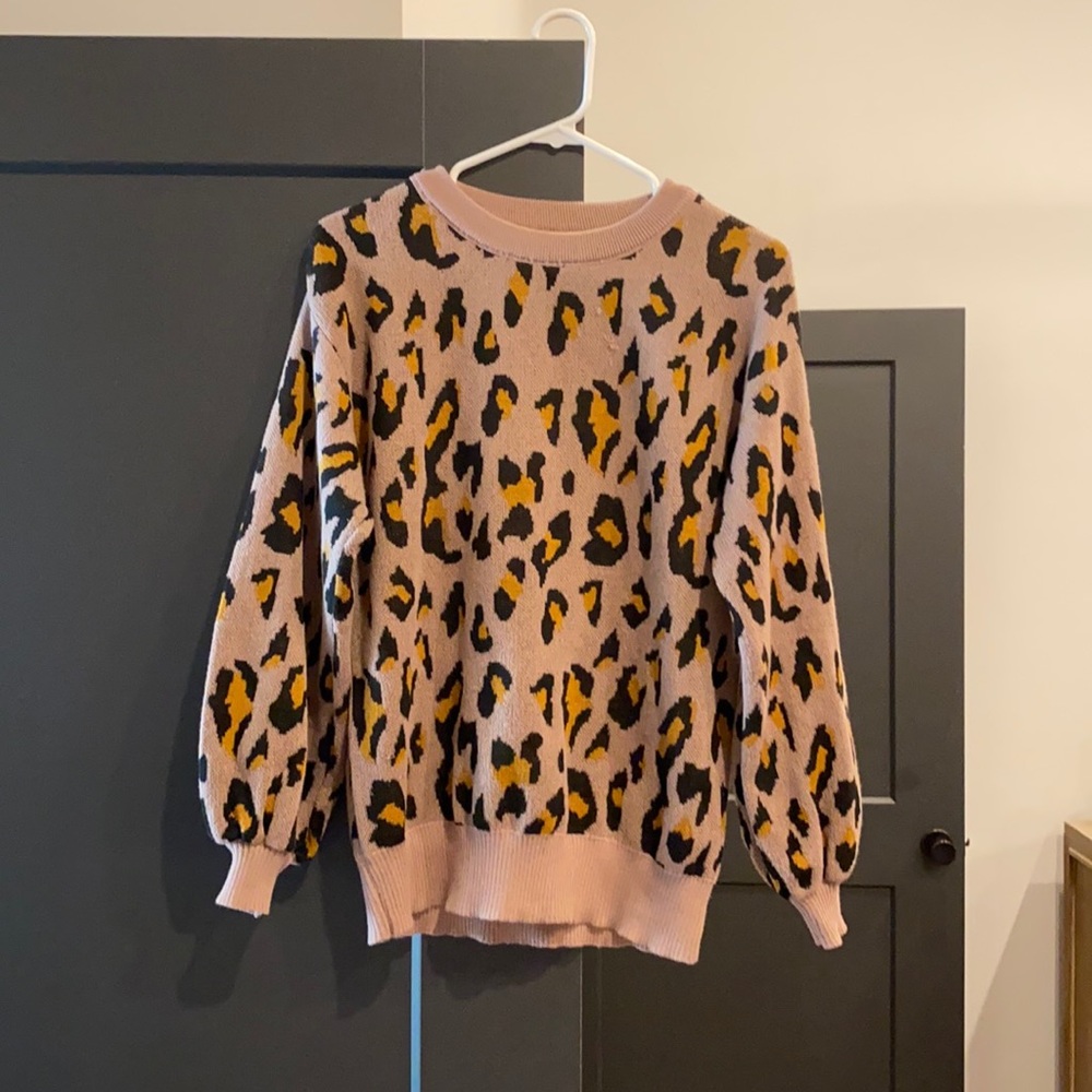 Cute mauve colored leopard print sweater